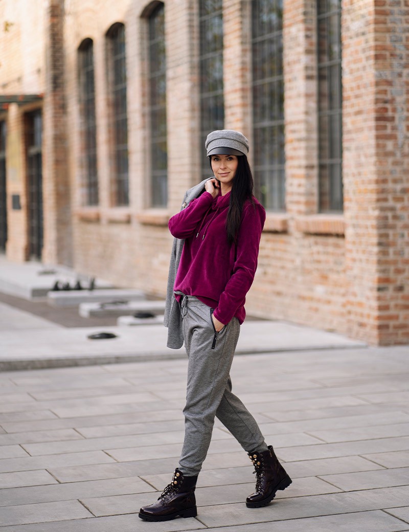 Blog-Post-Sporty-Elegance-3 Blogger @coccocolection combines a velour sweatshirt with jersey pants