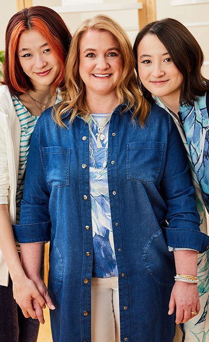 Blog_Block3_05-04-23 Melanie and her children - Olsen Canada.