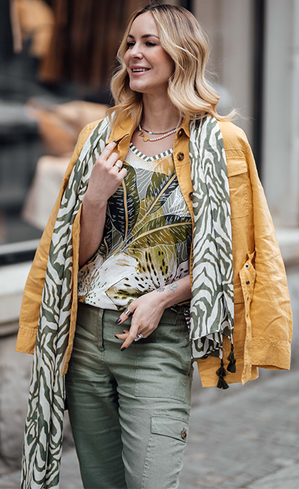 Influencerin_2 Nessa, from Canada shows her favourite edgy spring outfit.