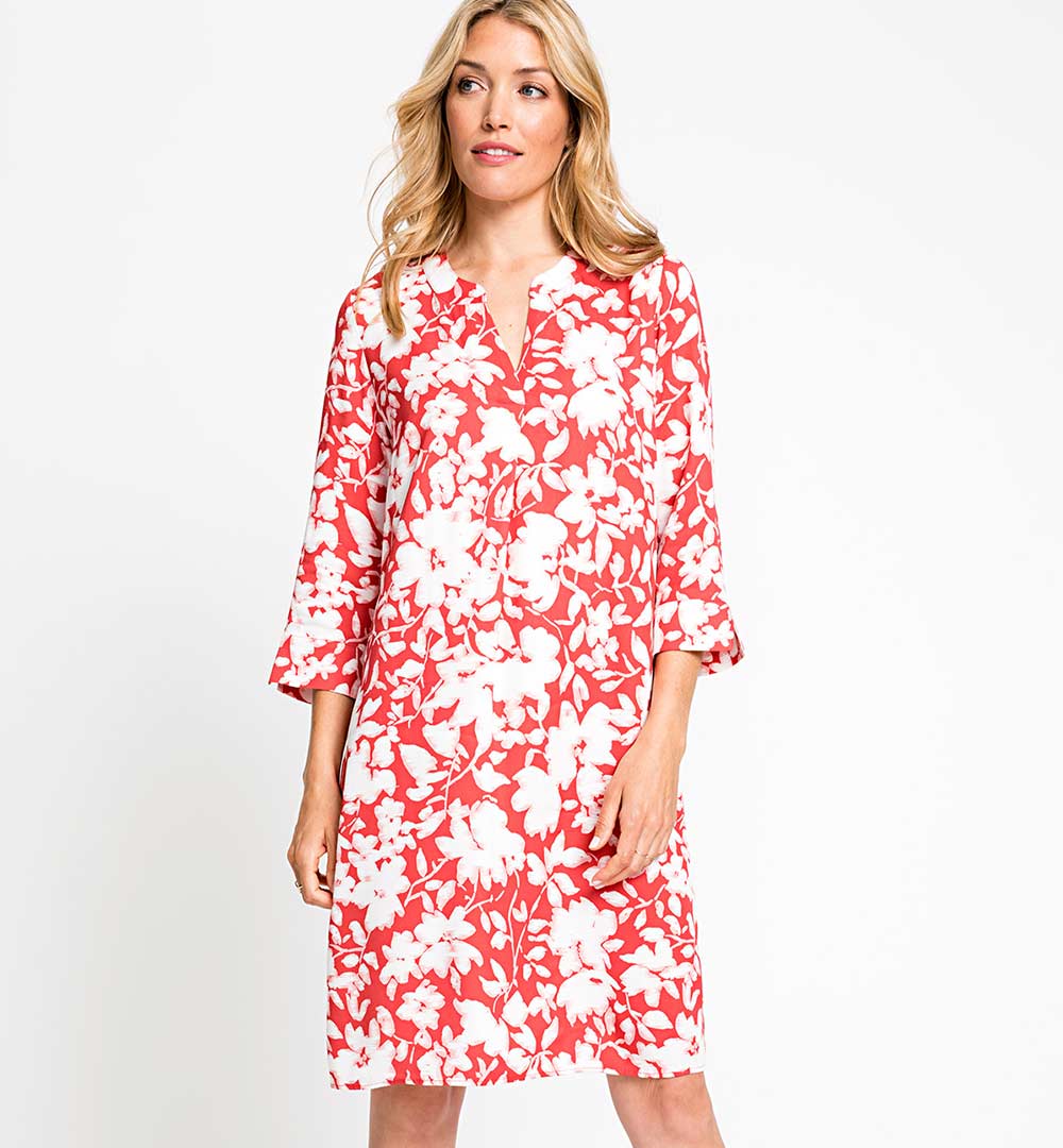 TrendsSS22-Flower With flower prints we emphasize our feminine side.